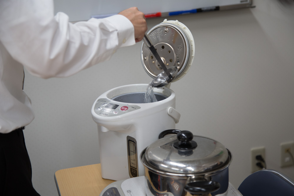 金沢カレーをお土産に!おみやげのプロたちが金沢カレーを食べ比べてみました!オリジナルに近いのはどれなの?